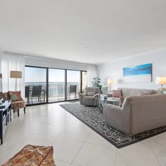 Modern and Bright Remodeled Oceanfront 2bedroom Condo