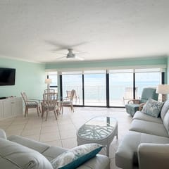 Recently Refreshed, Light & Bright Top Floor Oceanfront Condo