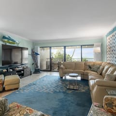 Welcoming & Tropical Oceanfront 3bd/3bath Townhouse