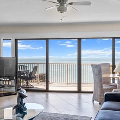 Family friendly 2bedroom+bunkroom/2.5bath oceanfront condo