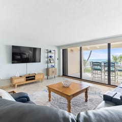 Clean & Comfortable Multi-level Oceanfront Townhouse