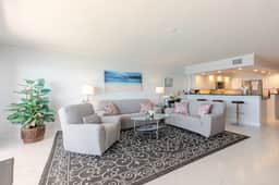Modern and Bright Remodeled Oceanfront 2bedroom Condo
