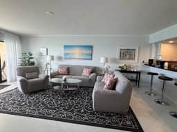 Modern and Bright Remodeled Oceanfront 2bedroom Condo