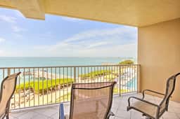 Classic & Comfortable Oceanfront Condo