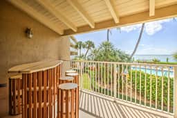 Welcoming & Tropical Oceanfront 3bd/3bath Townhouse