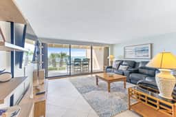 Clean & Comfortable Multi-level Oceanfront Townhouse