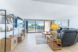 Clean & Comfortable Multi-level Oceanfront Townhouse