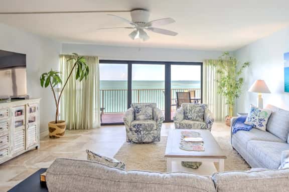 Cool & Clean Top Floor Remodeled Oceanfront Condo - Image 1
