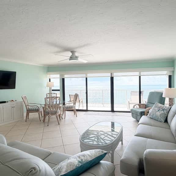 Recently Refreshed, Light & Bright Top Floor Oceanfront Condo - Image 1