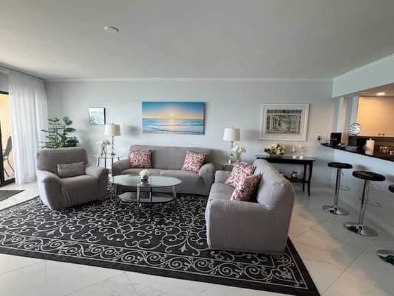 Modern and Bright Remodeled Oceanfront 2bedroom Condo