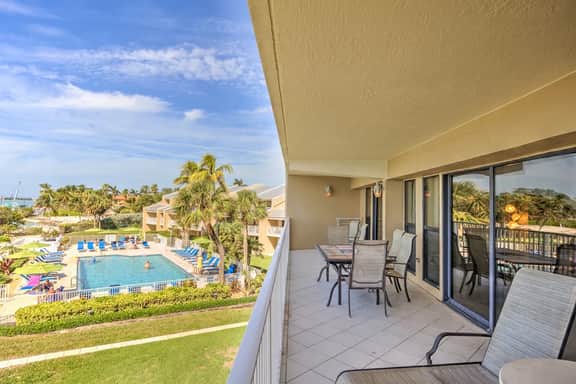 Classic & Comfortable Oceanfront Condo