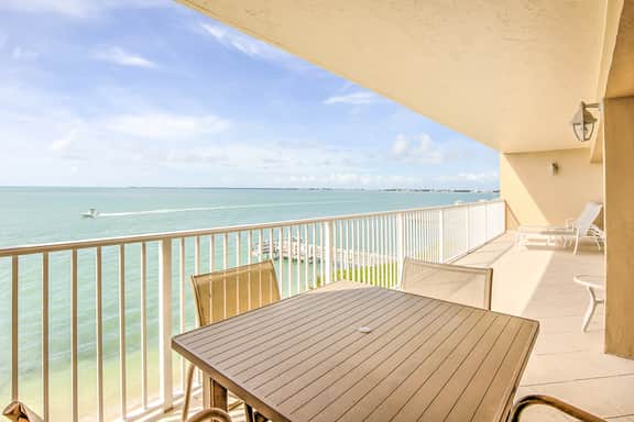 Recently Refreshed, Light & Bright Top Floor Oceanfront Condo