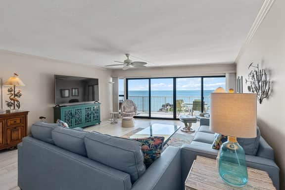 Fresh & Light Oceanfront Condo