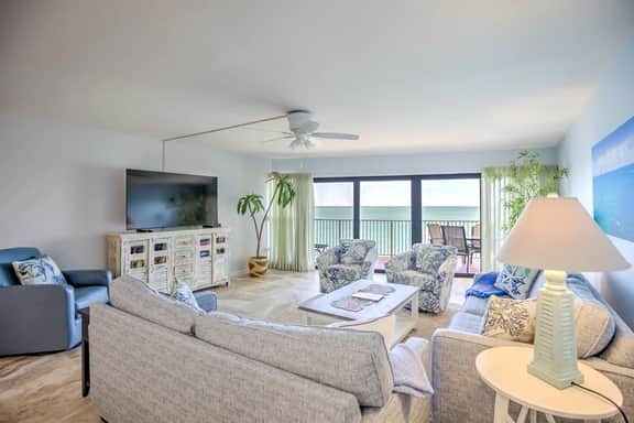 Cool & Clean Top Floor Remodeled Oceanfront Condo