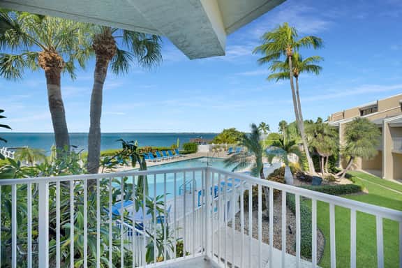 Nautical Oceanfront Escape - Image 3