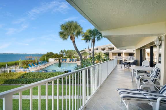 Nautical Oceanfront Escape - Image 4