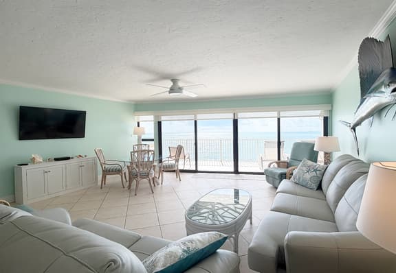 Recently Refreshed, Light & Bright Top Floor Oceanfront Condo