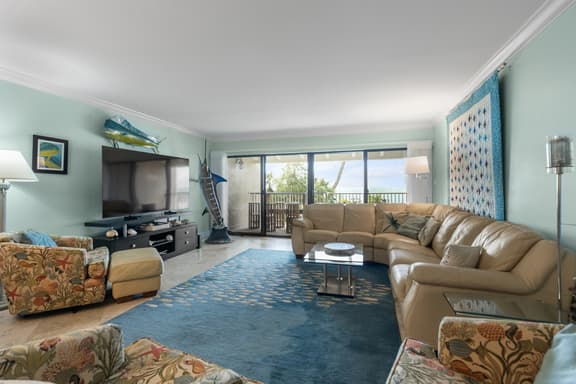 Welcoming & Tropical Oceanfront 3bd/3bath Townhouse