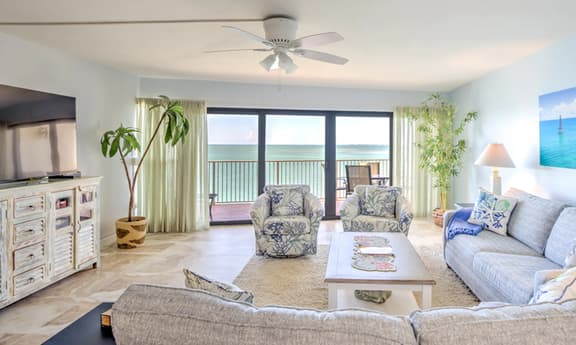 Cool & Clean Top Floor Remodeled Oceanfront Condo