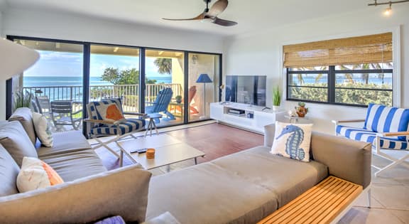 Nautical Natural Light Oceanfront Townhouse