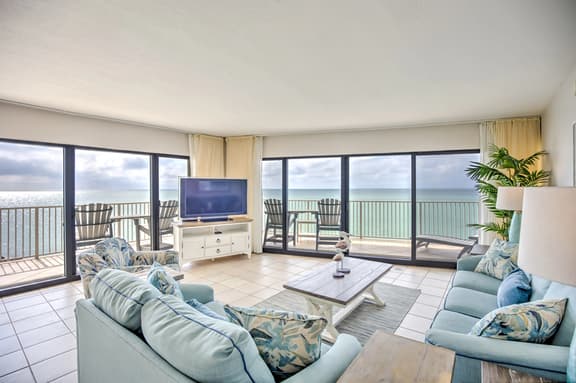 Stunning 180° Open Water Views