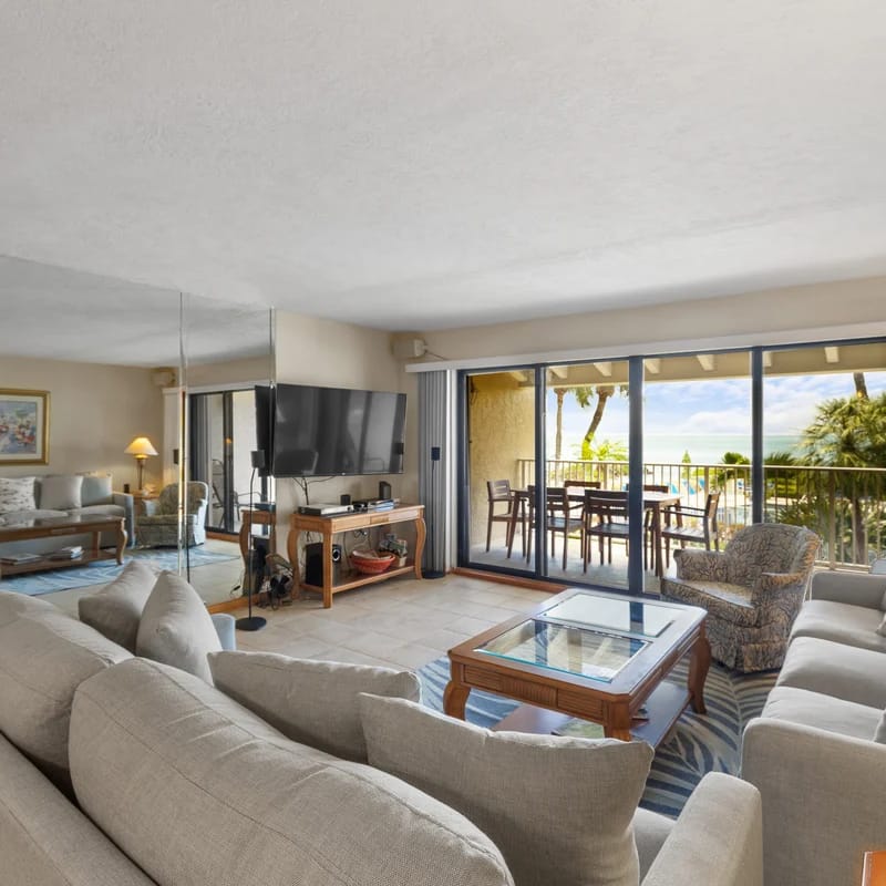 Relaxed and Easy Oceanfront Townhouse